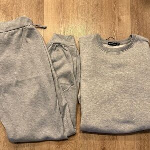 PrettyLittleThing Gray Sweatshirt and Joggers Set